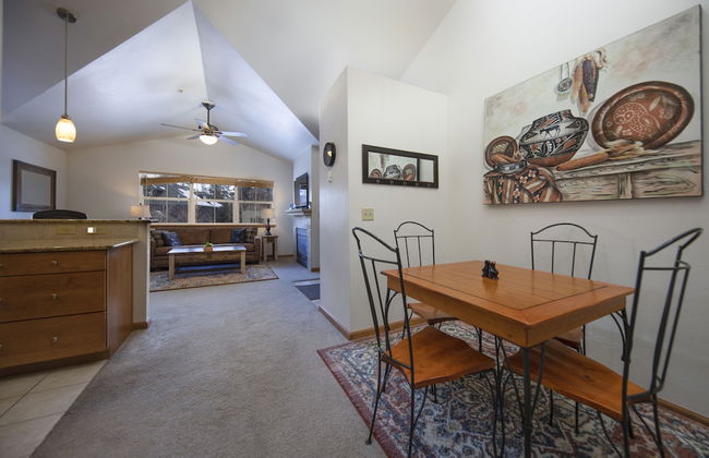 Streamside Lane Condos by CRMR - Foto 13