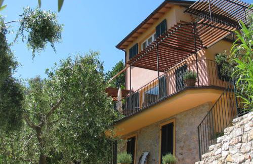 "The Ulivi" inside Le Agavi Private Park, shared Pool and Tennis 200m far, Sea View Apartment 2 AC BDR, 2BTH, parking next home and private garage in Lerici! Cooking Lesson and Wine Tasting - Foto 4