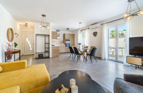 Villa Janie with a pool for up to 16 people - Photo 26