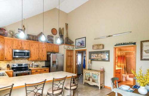 Waterfront Johnson Lake Getaway with Fire Pit! - Foto 5