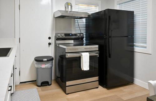 Relaxing Cozy Back House with Backyard - Foto 7