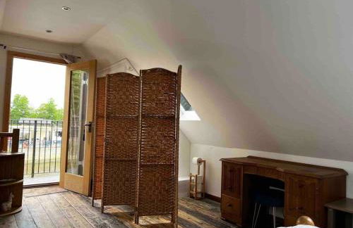 Quirky 1 bedroom barn on the river in Arundel - Foto 14