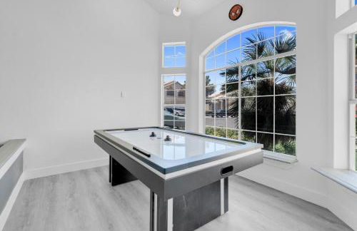 8BR 5BA SuperHero Retreat-King Beds, BBQ, Hammock, Firepit, MiniGolf, WorkSpace - Foto 13