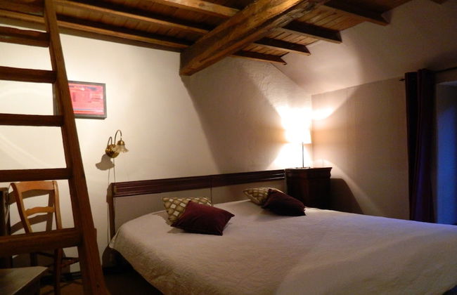 Regional House With Exposed Timber Frame Elements Full of Authenticity and Charm in a Green Area - Photo 4