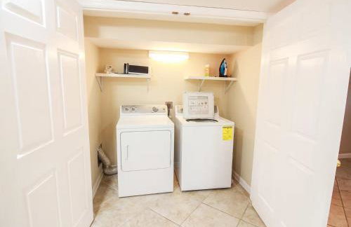 Basement Falls Church Free Parking - Foto 7