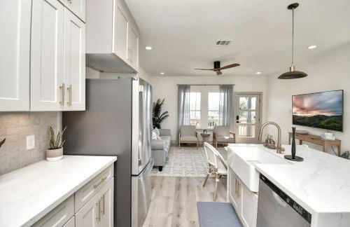 Bay Breeze Bungalow - Game Room & Pet Friendly - Foto 15