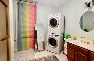 Uptown Colorful Cottage by the Riverwalk - Foto 12