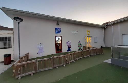 Mobil home camping les Charmettes 4 étoiles les MATHES en Charente Maritime prés du ZOO de la Palmyre 8 personnes tout confort 3 chambres 2salles de bains 2 WC Lave linge lave vaisselle Climatisation bien situé - Foto 25