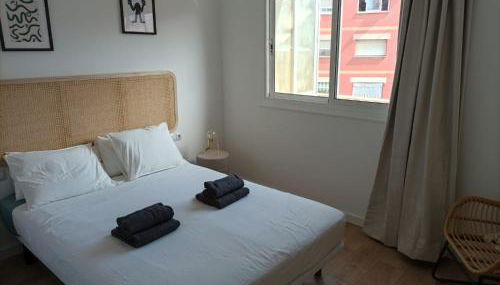 COOL! 5' to metro. 15' to Center/beach by metro. - Photo 3