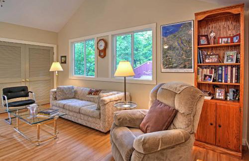 Harbert Cottage with Fire Pit Half Mile to Beach! - Foto 26