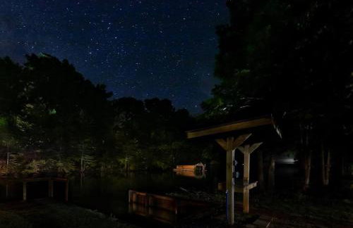 Lakefront 3BR with Bunkhouse and Kayaks, Rowboat Included - Foto 25