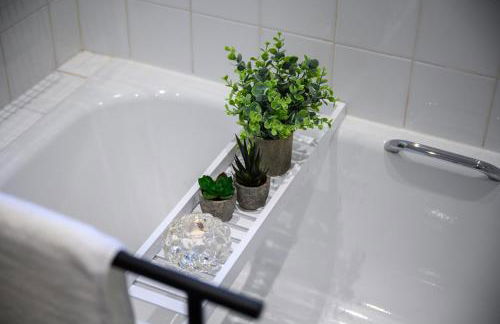 Cosy well-connected 3-bed house - Photo 19