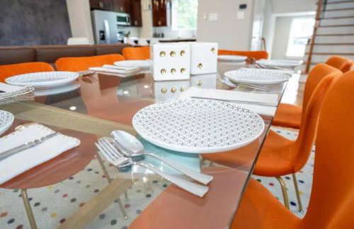 Spacious 3 Bed House near MD Anderson with Free Parking & Wi-Fi - Photo 13