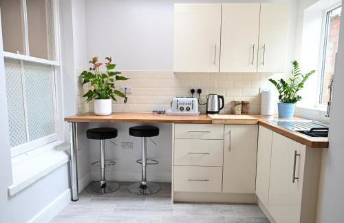 Wisteria Cottage Town Centre FREE PARKING - Foto 9