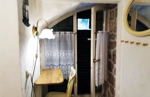 Apartment Alena with terrace and garden Center Jelsa - Photo 14
