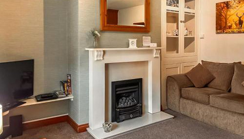 Estate Cottage - Photo 3