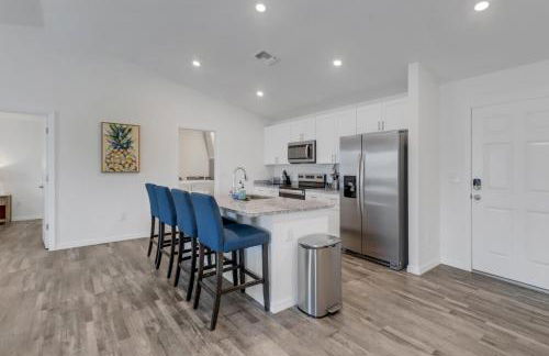 Luxury Retreat with Heated Saltwater Pool and Big Patio Perfect for 2 families - Foto 27