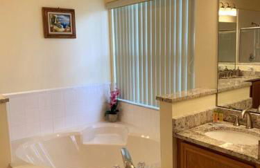 Minutes to Disney! Spacious Home w/ Private Pool, Themed Rooms! - Foto 28