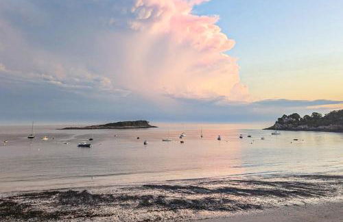 Escape to Cape Ann | Steps to Beach and Pier! - Foto 5