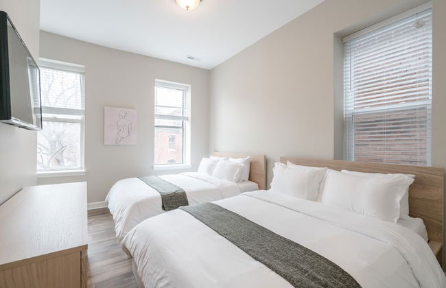 Designer Townhome 2 of 3 Left Side - JZ Vacation Rentals - Photo 6