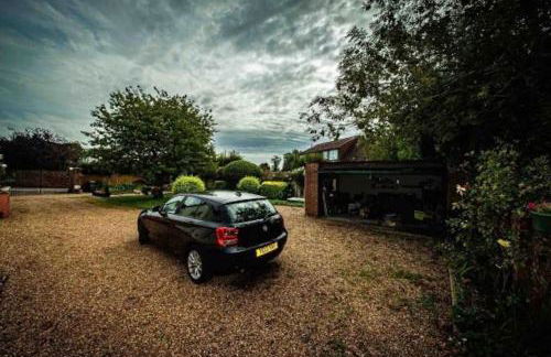 RIVER RETREAT- near Holloway U, Thorpe Park and Heathrow airport - Foto 58