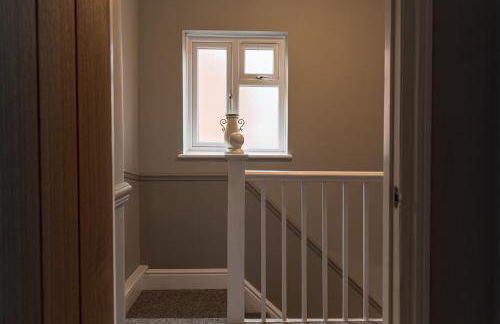 Comfortable 5-Bedroom House in Cheltenham - Foto 29