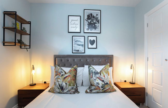 Elliot Oliver -Stylish 2 Bedroom Apartment With Parking In The Docks - Photo 3