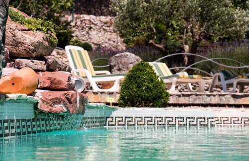 Authentic Dalmatian Hillside Escape With Pool, Sauna & BBQ - Photo 27