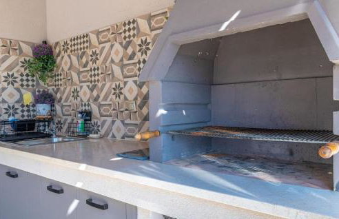 Gorgeous Home In Kresini With Wifi - Photo 21