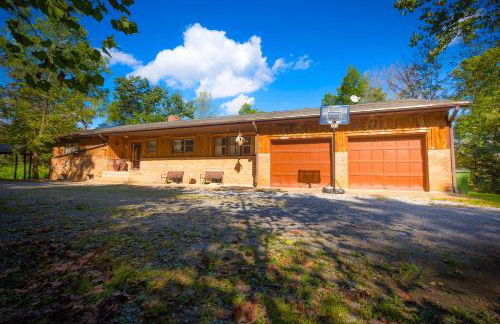 Secluded Cabin Rental for a Large Group Getaway on the Shenandoah River near Luray, Virginia - Photo 1
