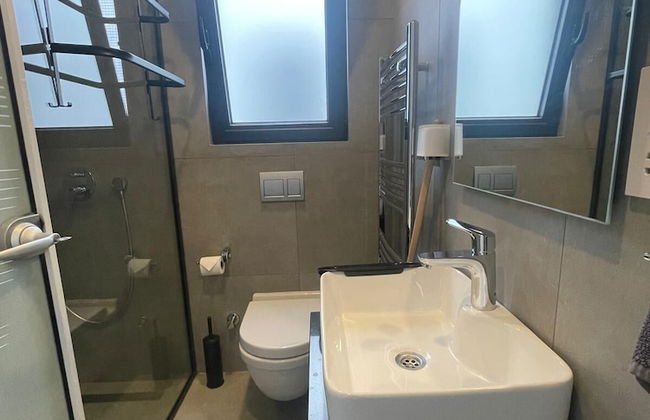 Charming 2 Bedroom Garden Suite Getaway - Photo 21