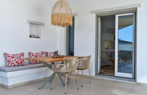 Private Luxury Scarlet beachfront villa, Molos, Paros - Photo 33