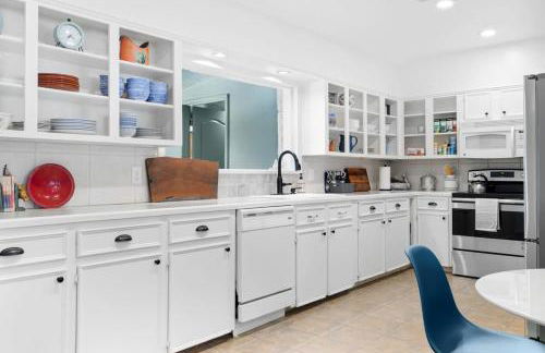 Creekside Haven with Pool and Firepit - Foto 23