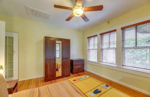 San Antonio Gem in Prime Location with Outdoor Space - Foto 14