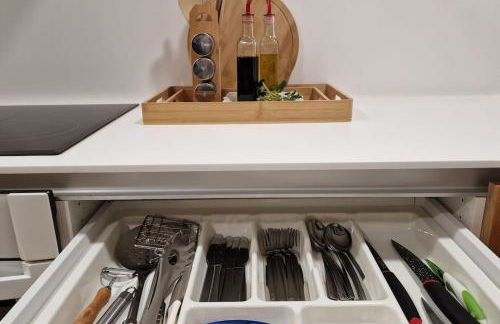 casa y piscina en un parque natural - Photo 33