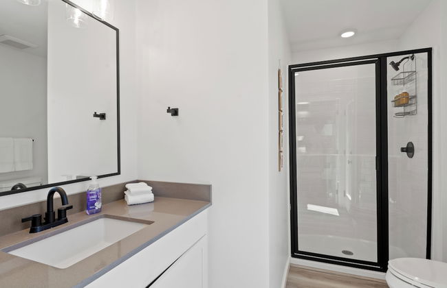 Touch of Class Stunning 5 Bdr! - Photo 29