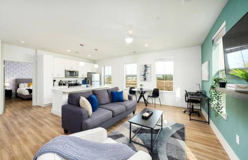 Refined Living in a Vibrant Locale Dream Stay - Photo 5