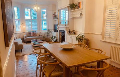 Stunning Home, Garden, Parking & Close Train Stations - Foto 13