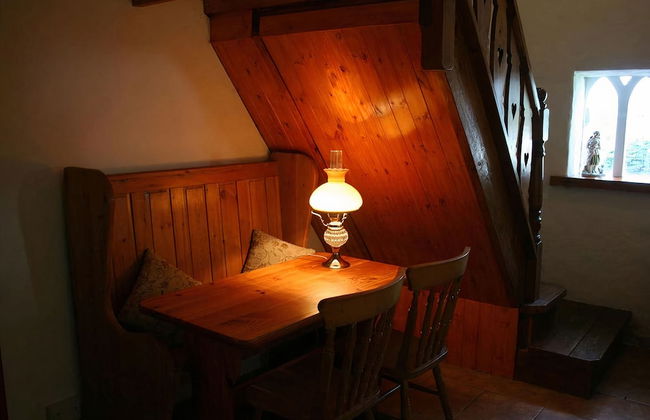 Snow White's House - Farm Park Stay with Hot Tub, BBQ & Fire Pit - Foto 7