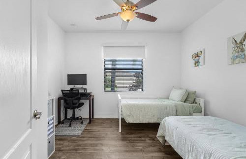 Enchanting 3 Bedroom Home Waterfront Pool and Spa - Foto 16