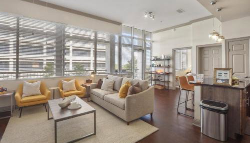 Luxury 1BR Resort Stay with WiFi, Pool, and Desk near Med Center and NRG - Foto 1