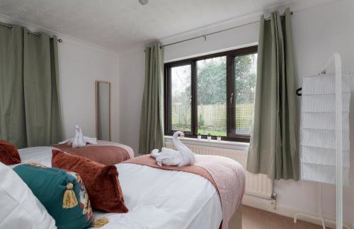 Large 5BR Home - Ideal for Contractors - Parking Available - Photo 20