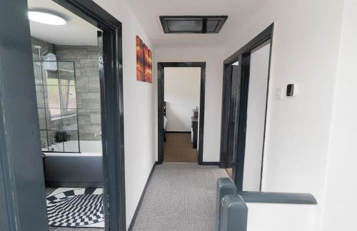 Home from Home 3-Bedrooms free parking Garden Sleeps up to 8 - Foto 21