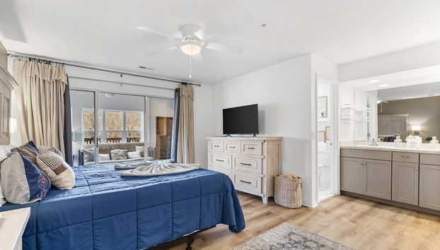 Lake Front Escape For 8! - Foto 4, Habitación