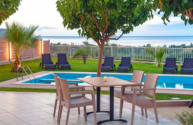 2 Villas Next to Each Other with Pool & Sea View - Foto 1