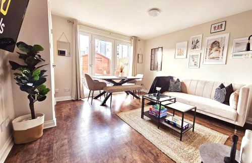 Modern 5 Bedroom Townhouse with Free Parking - Foto 21