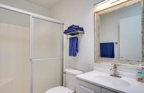 Tranquil Green Valley Home with Screened Porch - Foto 12