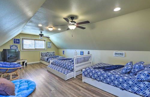 Lake Granbury Getaway! Family Home with Deck and Games - Foto 31