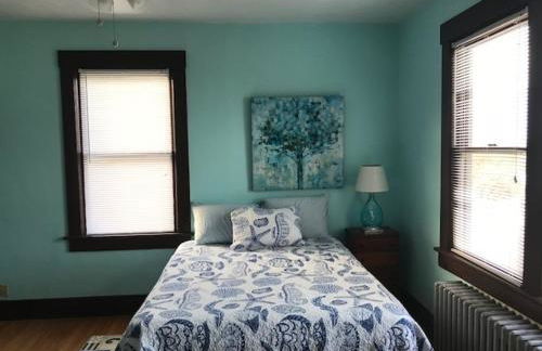 Old Time Beach Front Cottage - The Beach is your Backyard! Pet Friendly cottage - Photo 6