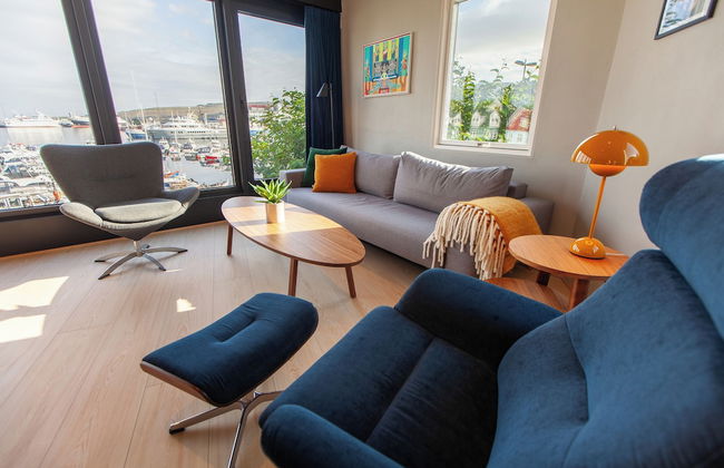 Stunning Marina View - Brand New - City Center - Photo 26